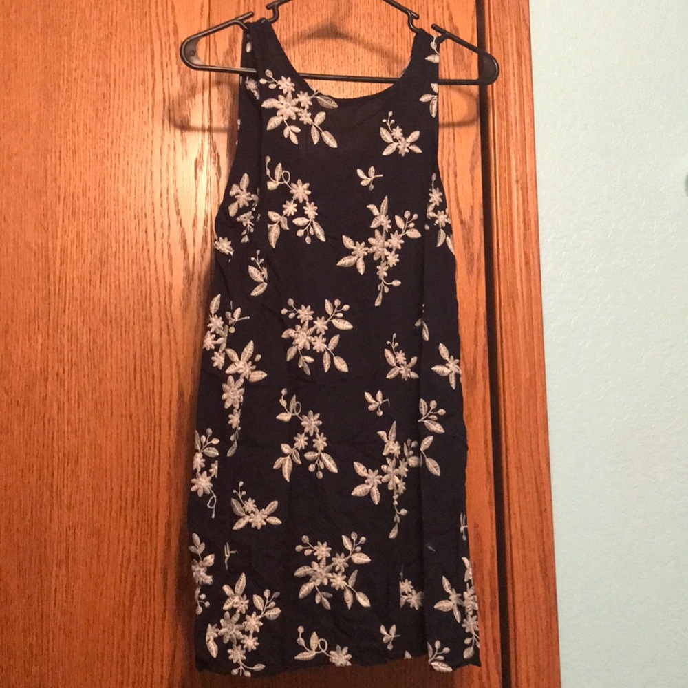 Keyhole navy Aeropostale shift dress.
